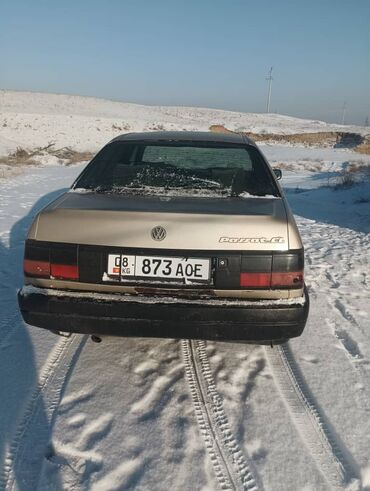 Volkswagen: Volkswagen Passat: 1990 г., 1.8 л, Механика, Бензин, Седан