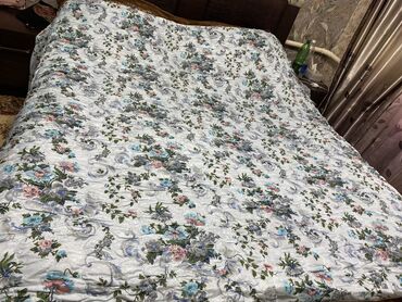 постельные подушки: Продаю покрывало первые 2 новые по 500 леопардовое 800