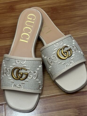 женские босоножки черные на тракторной подошве: Босоножки, 38, Gucci, Новый, цвет - Бежевый, Самовывоз, Платная доставка