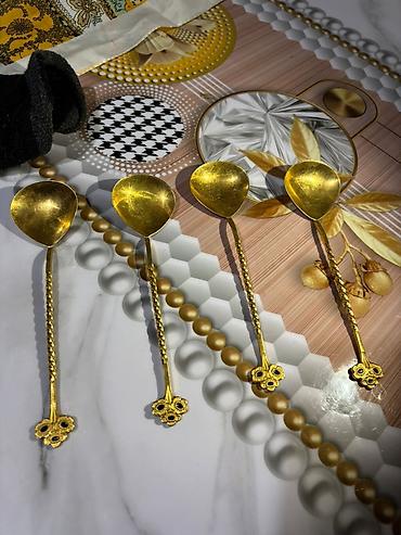 Ложки: Пара декоративных ложек, позолоченные.Продаем. - Материал: металл с — 9