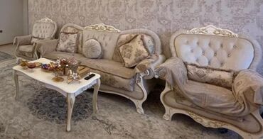 ikinci əl divan: Klassik divan desti jurnalni ile bir yerde 500m. Ünvan qara Qarayev