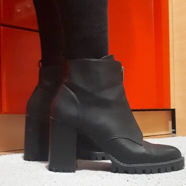 zelene cipele kombinacije: Ankle boots, Bershka, 40