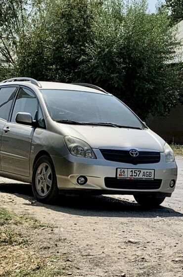 Toyota: Toyota Verso: 2003 г., 1.6 л, Механика, Бензин, Универсал