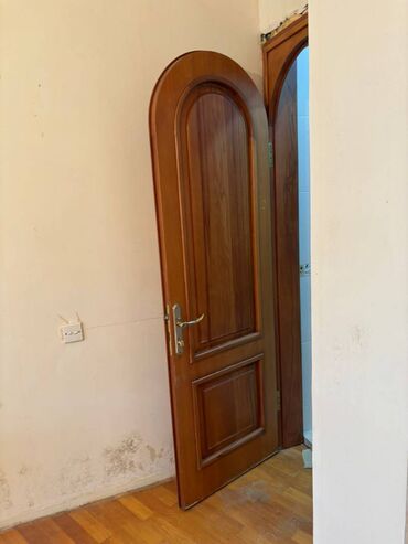 Otaq qapıları: 8 ədəd ev qapısı satılır. Fısdıq materialındandır. Yaxşı — 2