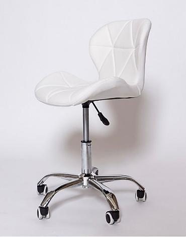 Другая мебель: Продаем удобное кресло с мягким сиденьем и спинкой белого цвета🫣 — 2