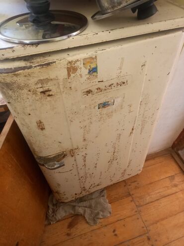 islenmis xaladenikler: Soyuducu işlek veziyyetdedir