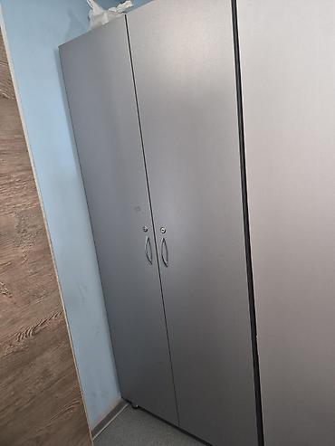 Офисные шкафы: Metall ofis şkafı – 2 qapılı, boz rəng. - Kompakt ölçü: dar enli — 2