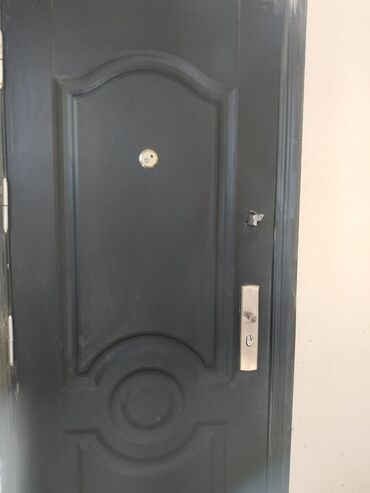поролон бу: Входная дверь, цвет - Черный, Б/у, Самовывоз