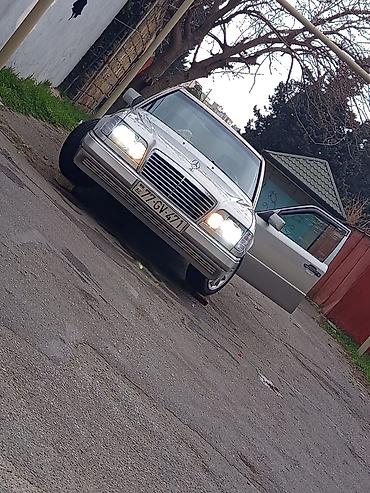 motor 2.2 mercedes: Mercedes-Benz E 220: 2.2 l | 1993 il Sedan — 7