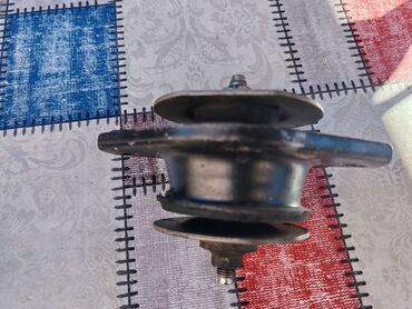 Auto delovi: Nosac motora levi Lada 110. Polovno, ocuvano. Gotovo nov. Malo bio na — 9