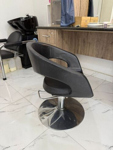 salon ucun aboylar: Kreslo 1 eded.
Qiymet 80 azn 
Unvan Ağ.şeher.
Vesl🌹7876