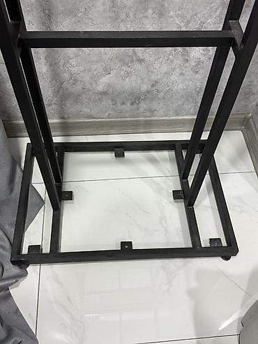 Mağaza avadanlığı: Metal geyim asqısı/çoxşaxəli vitrin stendi - Material: qalın divarlı — 5