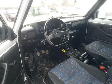 bmw x5 rul: LADA Niva 3 qapılı, ağ rəng, klassik kuzov. - Tam ötürücülü (4x4) — 5