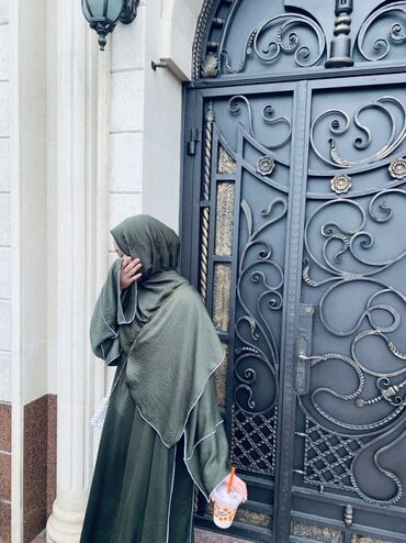 платье на ника: Платье-абайя с хиджабом, оливково‑зеленый цвет - Комплект: свободное