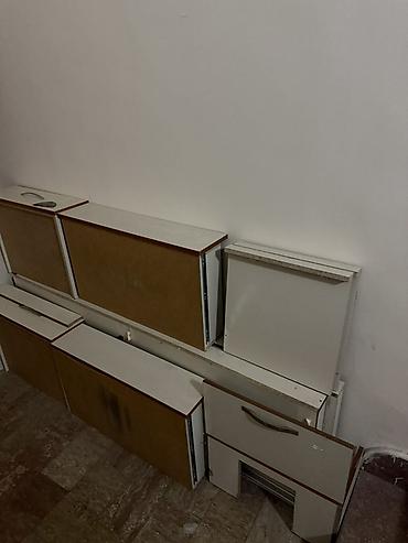 projektor satilir: Sökülmüş mətbəx mebel dəsti satılır. Dəstə müxtəlif ölçülü alt və üst — 2