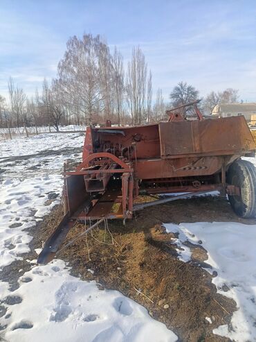 Тракторы ЮМЗ: Трактор колесный с кабиной, класс тяги примерно 1,4–1,5 (визуально — 9