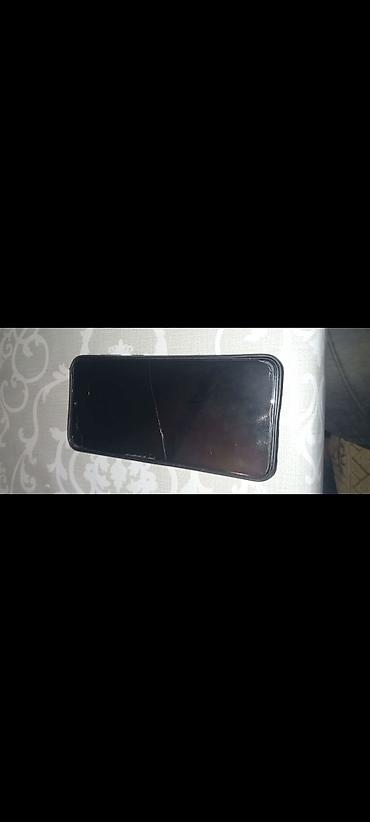 Məhsul: Sensorlu smartfon Xüsusiyyətlər: - Rəng: Qara (ön panel) -