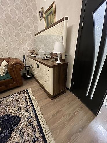 Dolablar: Yemək otağı üçün bufet-güzgü dəsti - Dizayn: İki rəngli (qoz ağacı — 3