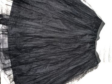 Ətəklər: Qara ətək dəsti - 2 ədəd ətək: biri klassik düz kəsimli qara ətək — 4