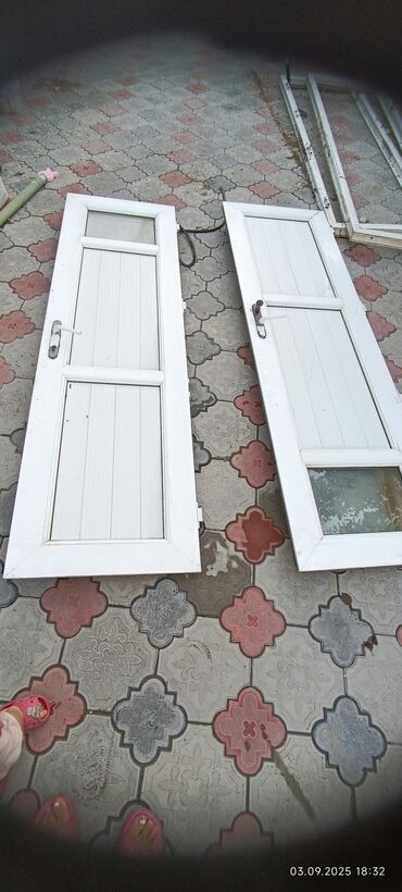 Plastik qapılar: Plastik (PVC) qapılar – 2 ədəd - Material: ağ rəngli PVC profil -