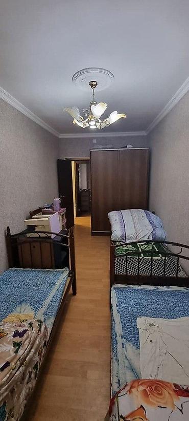 ev alqi satqi kreditle: Bakı, 8-ci mikrorayon, 3 otaqlı, Köhnə tikili, 58 kv. m — 3