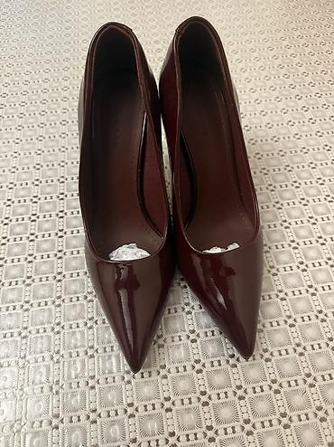 закрытые туфли: Qadın klassik tufli – bordo, laklı - Model: sivri burunlu, “pumps” — 1