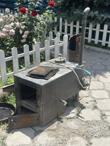 Буржуйки: Металлическая печь для приготовления пищи и нагрева воды. Имеет