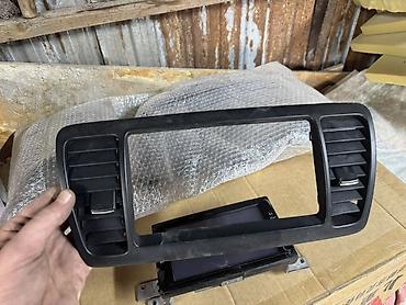 Дифлекторы обдува с дисплеем на Subaru legacy bp5 2005. Панель