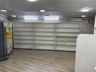 шкаф для документов металлический: Продаются стеллажи для магазина, выполненные в белом цвете. Секции