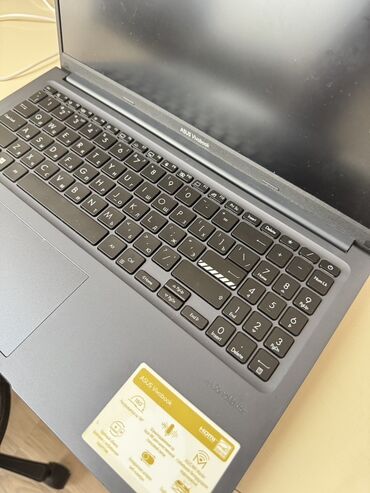 Lixiang: ASUS VivoBook noutbuk Xüsusiyyətlər və üstünlüklər: - Korpus: tünd