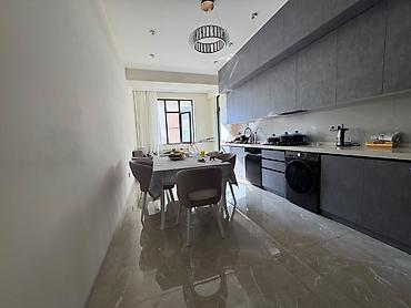 menzil satisi: 3 otaqlı, Yeni tikili, 152 kv. m — 8