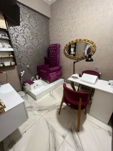 güzgülü salon: Salon üçün pedikur stulu+ manikur masası satılır📍250azn✅Unvan Hezi