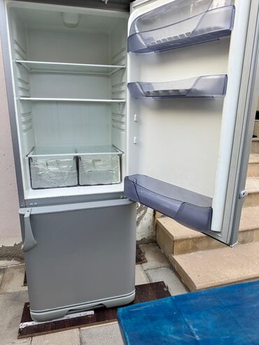 продать холодильник: Б/у Холодильник Biryusa, Двухкамерный, цвет - Серый