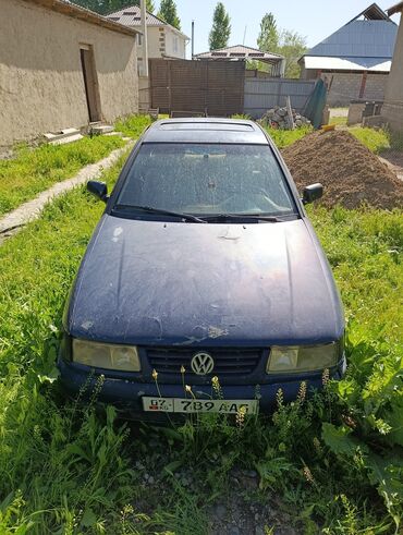 Volkswagen: Volkswagen Polo: 1998 г., 1.4 л, Механика, Бензин, Седан