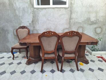 Stullar: Qonaq otağı üçün, Dördbucaq masa, 8 stul