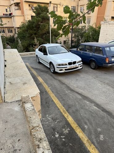 Скупка авто: BMW sedan – E39 korpusu - Kuzov: ağ rəng, 4 qapı, sedan -