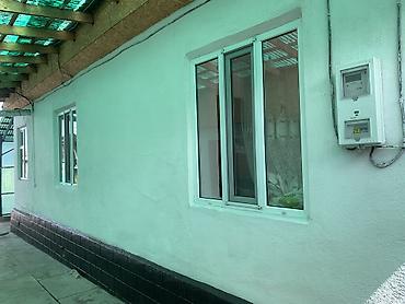 Продажа коттеджей и домов: Продаётся частный дом с мебелью на фото. Описание: Каракол, Салиева 35 — 23