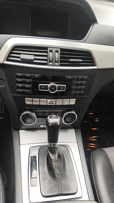 Mercedes-Benz: Mercedes-Benz C 350: 3.5 l | 2012 il Sedan — 8