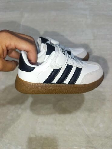 metro obuca novi banovci: Decije Adidas
25-35
Cena 3500 din ik