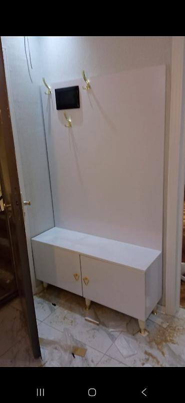 çarpayl: Mebel dəsti – qızılı detallı qara və ağ dizayn Tərkib: - 4 qapılı — 8