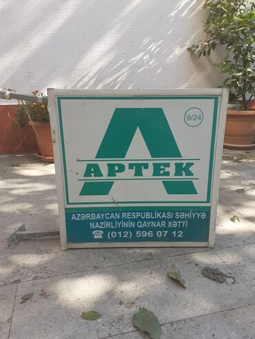 Tibbi geyim: Aptek vıveskası böyukdü az işlənib aptek bağlandığına görə satılır