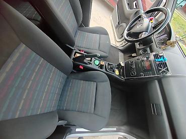delovi za generic motore: Mercedes-Benz A-klasa (W169) – 5 vrata, srebrna boja Glavne — 6