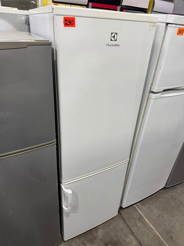 Paltaryuyan maşınlar: Electrolux iki qapılı soyuducu - Brend: Electrolux - Rəng: ağ -