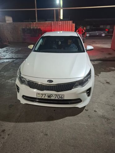 Qaşıqlar: Rent a Car.Kia Optima sedan – ağ rəng, 77-MP-704 dövlət nömrə nişanı