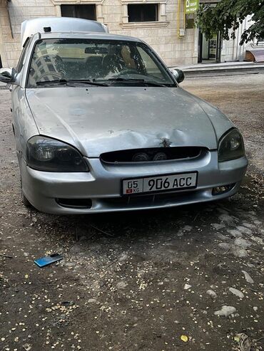 Hyundai: Hyundai Sonata: 2000 г., 2 л, Механика, Бензин, Седан