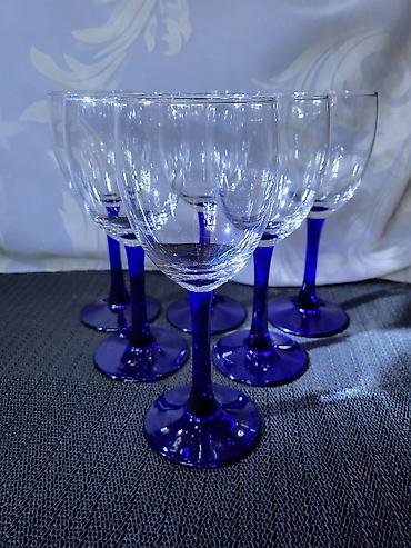 Čaše: Case nove,vintaz za vino,holandske. Case nove,sve na njima odsjaj od — 5