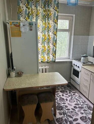 сдается 2 комнатная квартира на долгий срок: 1 бөлмө, Кыймылсыз мүлк агенттиги, Чогуу жашоосу жок, Эмерексиз