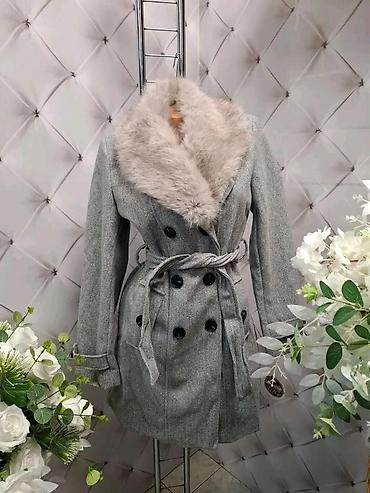 kožni kaputi ženski: Ženski elegantni kaput sa krznenom kragnom - Kroj: dvoredni trench — 4