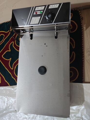 светильник с датчиком движения для дома: Продаю фрютирница новый китай, можно для дома масло 15.20литров
