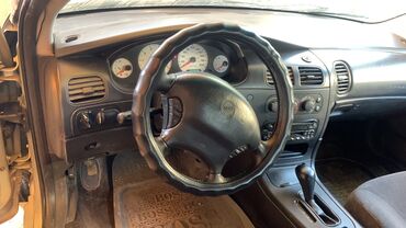 странный машина: Автомобиль Dodge Intrepid серебристого цвета с автоматической коробкой